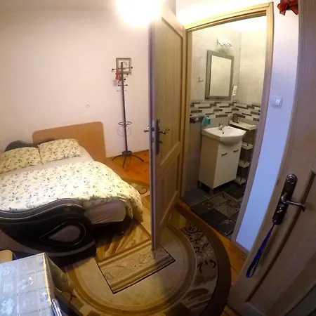 Pokoje Goscinne, Mieszkanie Na Wynajem W Swidniku K Lublina Exterior photo